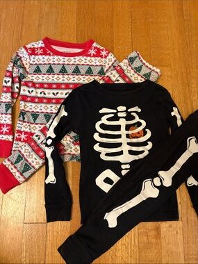4T Carter’s Skeleton Pajama Set & holiday Pajama Set
